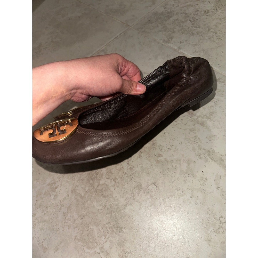 Tory Burch Minnie Travel Ballet Flats Brown Leather Gold Logo Medallion Size 8 - Picture 4 of 8